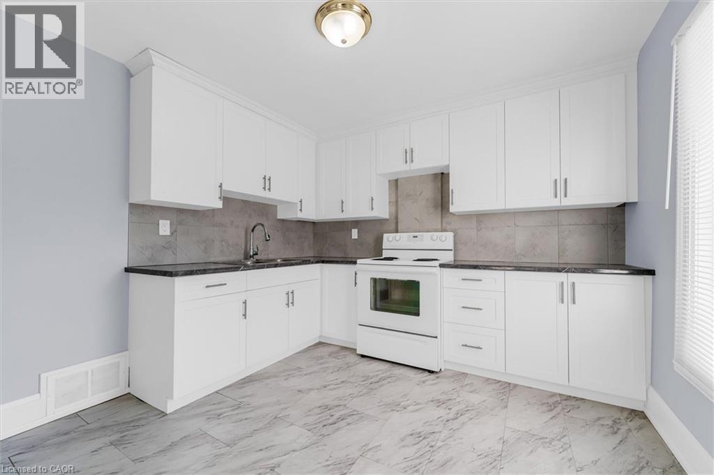 121 Edgemont Street N, Hamilton, ON - Indoor Photo Showing Kitchen