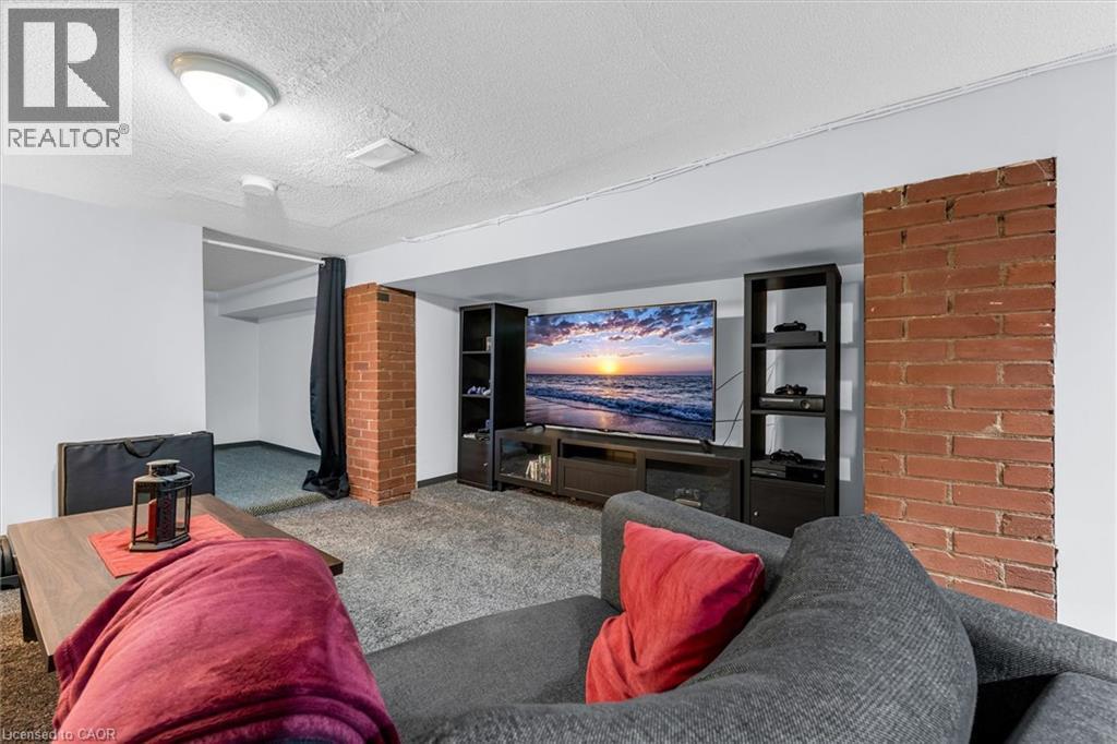 121 Edgemont Street N, Hamilton, ON -