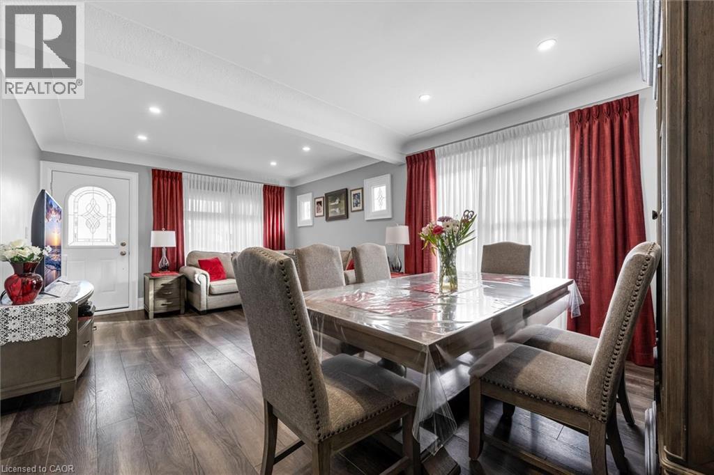 121 Edgemont Street N, Hamilton, ON - Indoor Photo Showing Dining Room