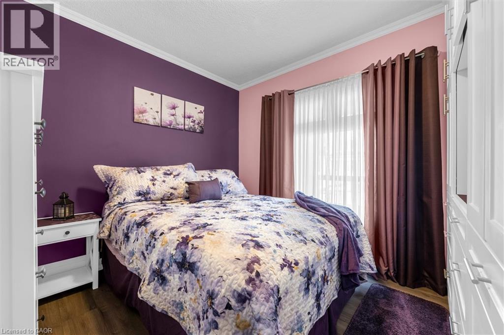 121 Edgemont Street N, Hamilton, ON - Indoor Photo Showing Bedroom