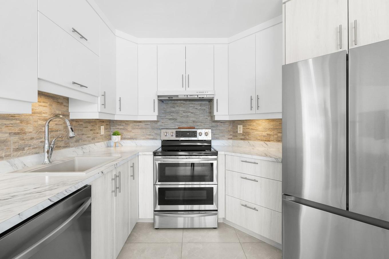 Cuisine - 1-436 Rue Gabrielle-Roy, Lévis (Les Chutes-De-La-Chaudière-Ouest), QC - Indoor Photo Showing Kitchen With Upgraded Kitchen