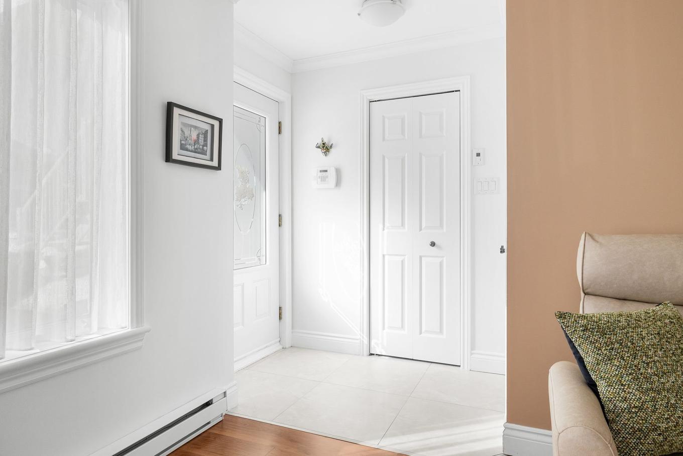 Hall d'entrée/Vestibule - 1-436 Rue Gabrielle-Roy, Lévis (Les Chutes-De-La-Chaudière-Ouest), QC - Indoor Photo Showing Other Room