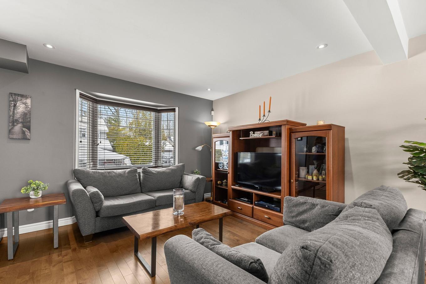 Salon - 7940 Rue Bourdaloue, Laval (Auteuil), QC - Indoor Photo Showing Living Room