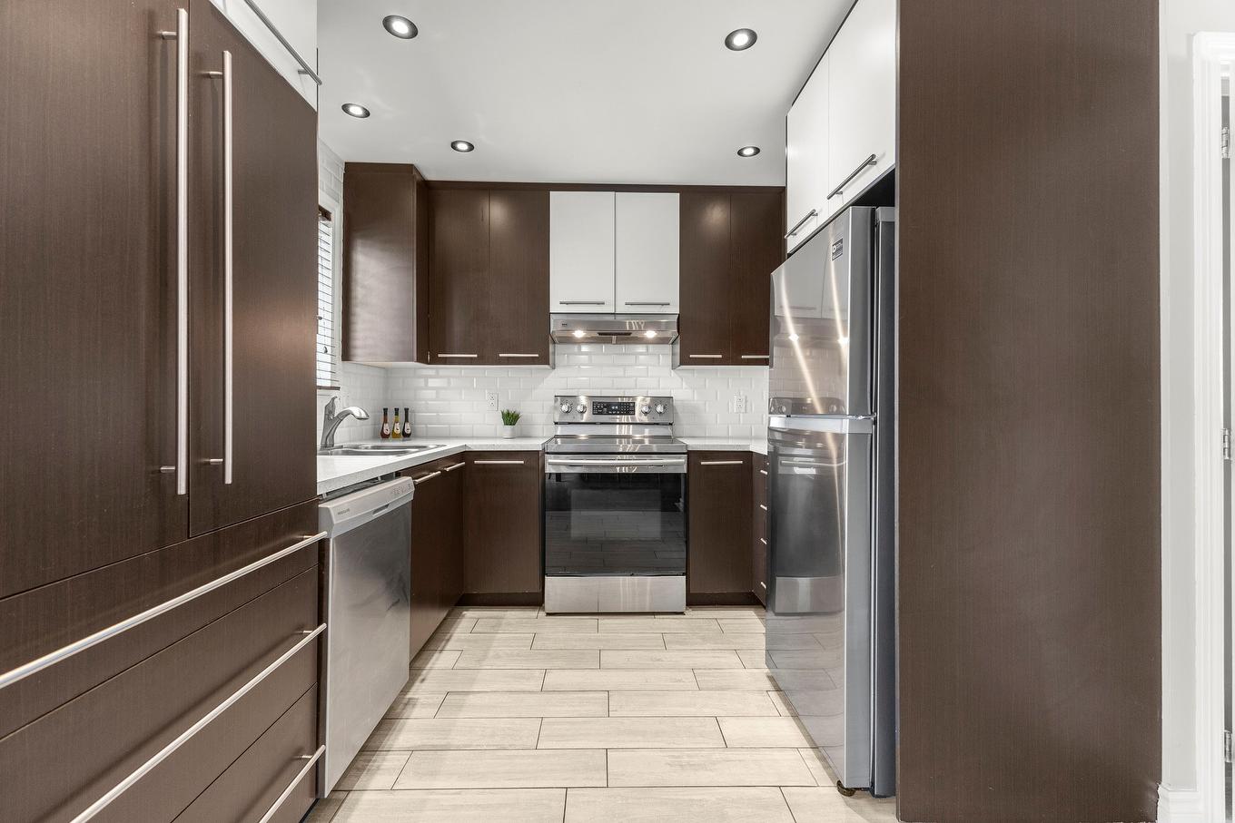 Cuisine - 7940 Rue Bourdaloue, Laval (Auteuil), QC - Indoor Photo Showing Kitchen With Upgraded Kitchen