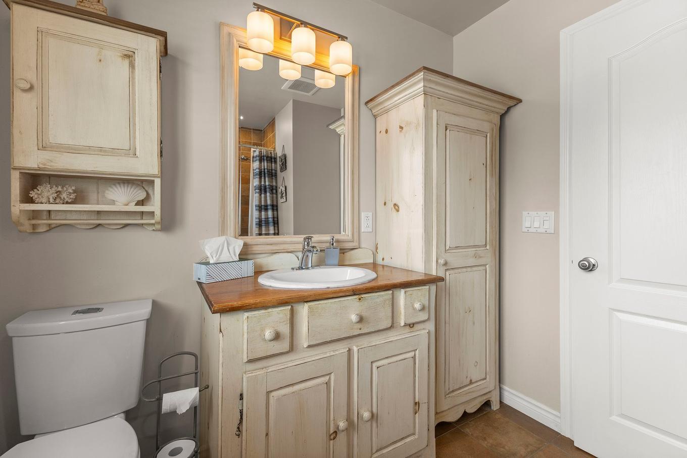 Salle de bains - 7940 Rue Bourdaloue, Laval (Auteuil), QC - Indoor Photo Showing Bathroom