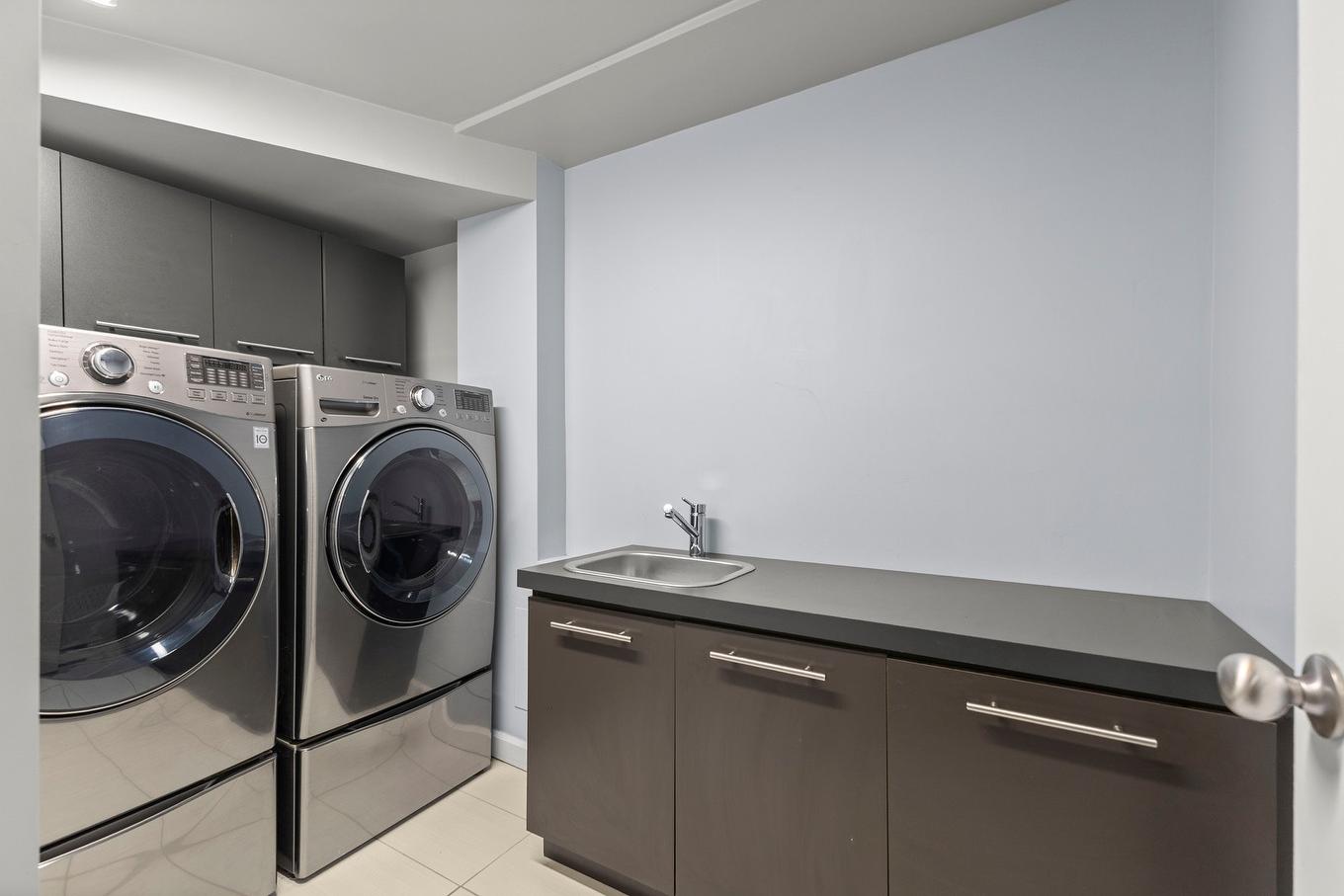 Salle de lavage - 7940 Rue Bourdaloue, Laval (Auteuil), QC - Indoor Photo Showing Laundry Room