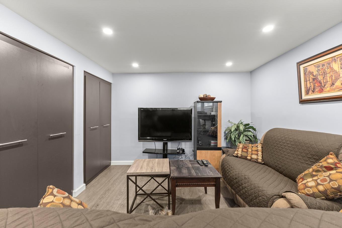 Salle familiale - 7940 Rue Bourdaloue, Laval (Auteuil), QC - Indoor