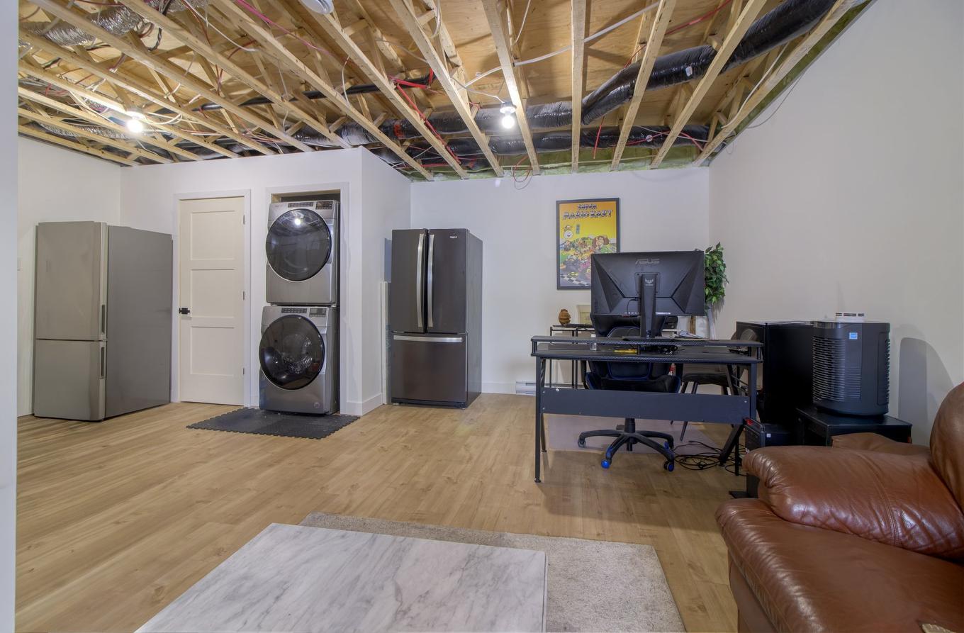 Office - 5220 Rue Tremblay, Notre-Dame-Du-Mont-Carmel, QC - Indoor