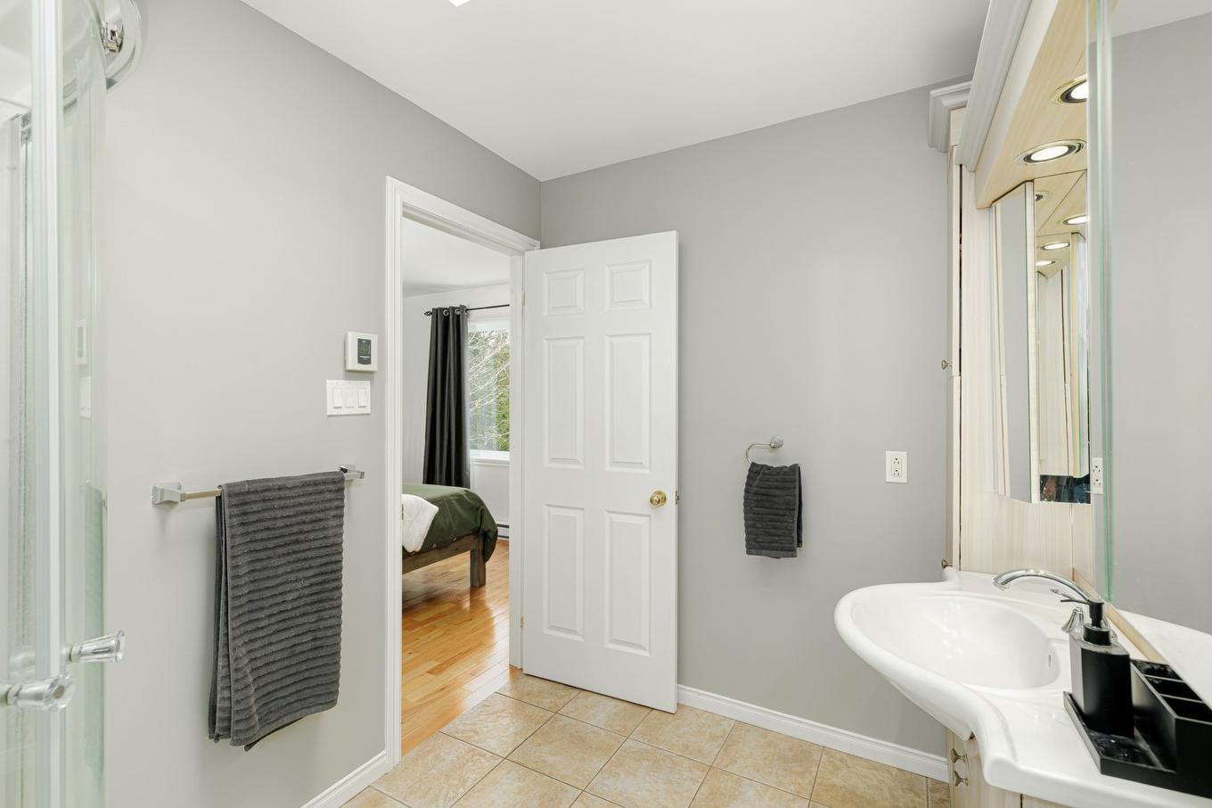 Salle de bains attenante à la CCP - 861 - 865 Rue Des Pinsons, Sainte-Adèle, QC - Indoor Photo Showing Bathroom