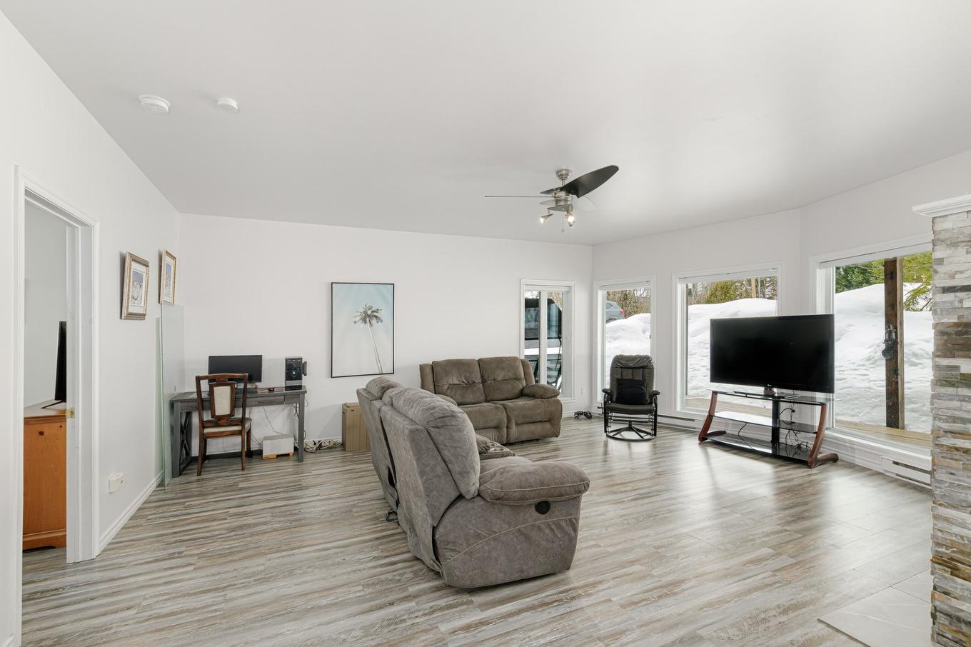 Logement - 861 - 865 Rue Des Pinsons, Sainte-Adèle, QC - Indoor Photo Showing Living Room
