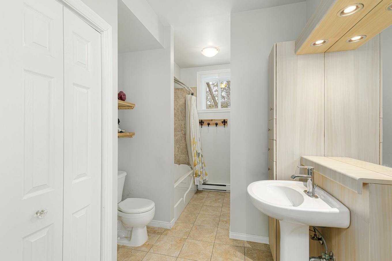 Logement - 861 - 865 Rue Des Pinsons, Sainte-Adèle, QC - Indoor Photo Showing Bathroom