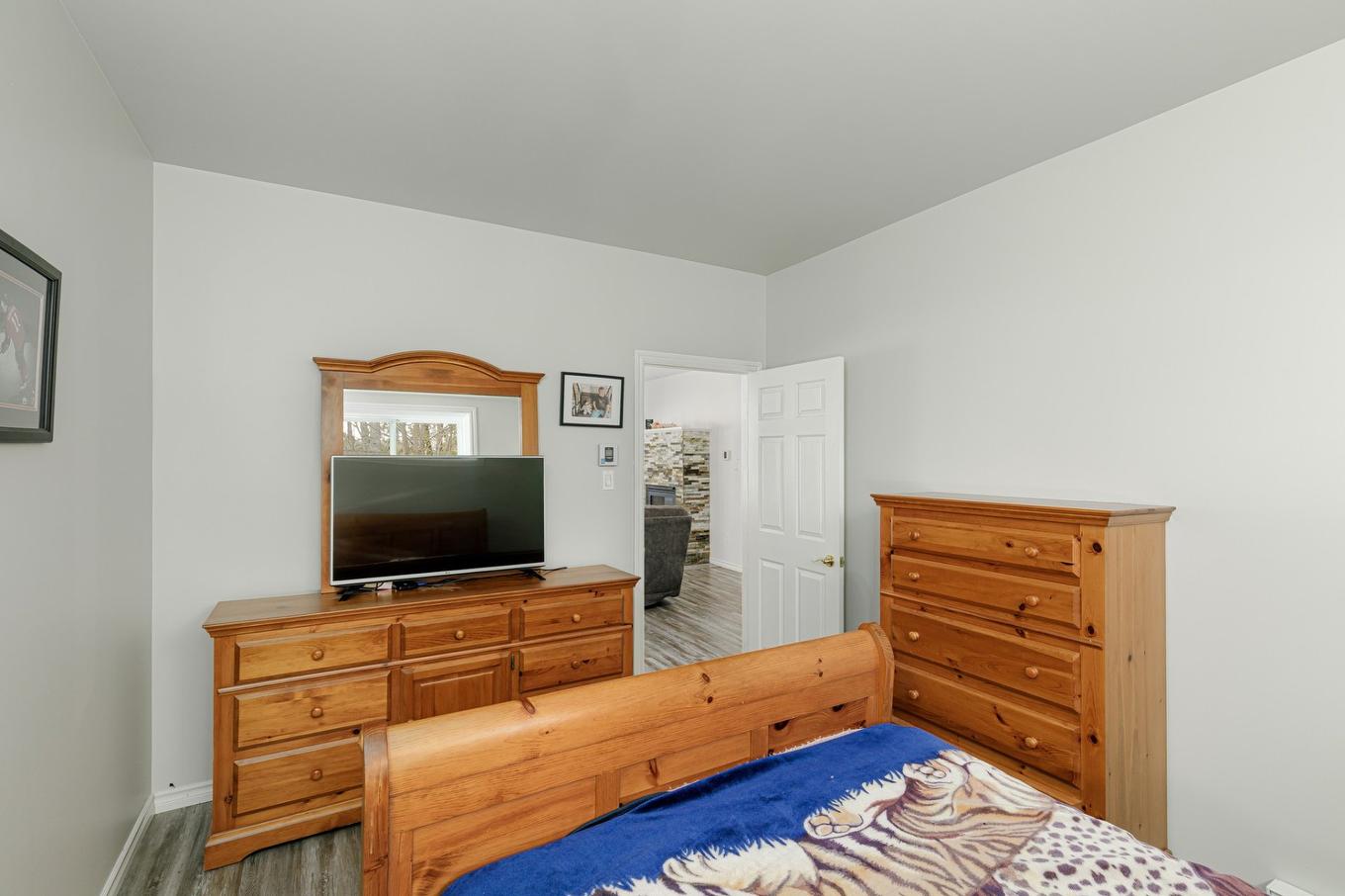 Logement - 861 - 865 Rue Des Pinsons, Sainte-Adèle, QC - Indoor Photo Showing Bedroom