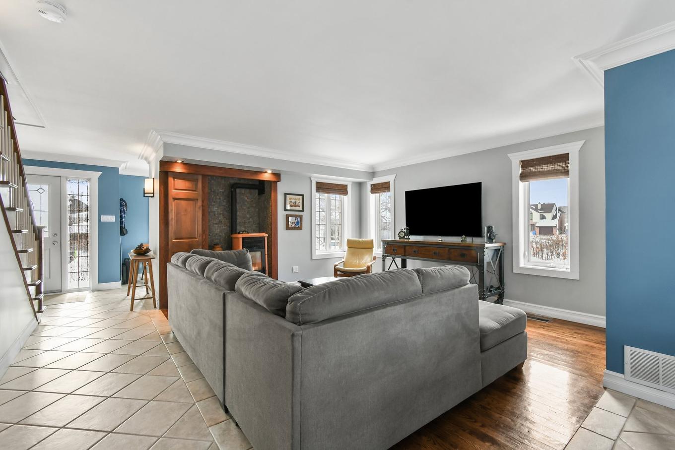 Salon - 538 Rue George-F.-A.-Wilkes, Longueuil (Greenfield Park), QC - Indoor Photo Showing Living Room