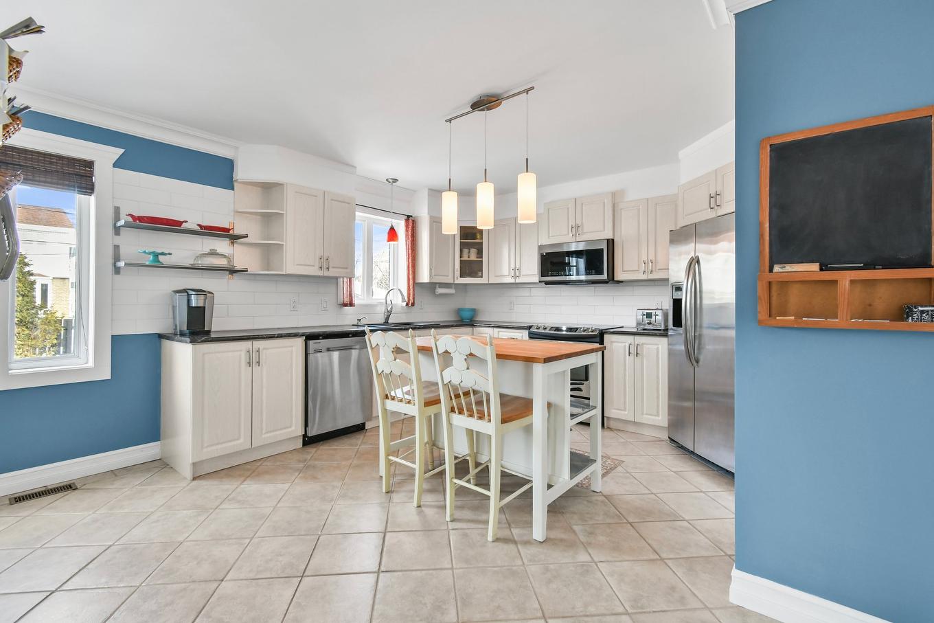 Cuisine - 538 Rue George-F.-A.-Wilkes, Longueuil (Greenfield Park), QC - Indoor Photo Showing Kitchen With Upgraded Kitchen