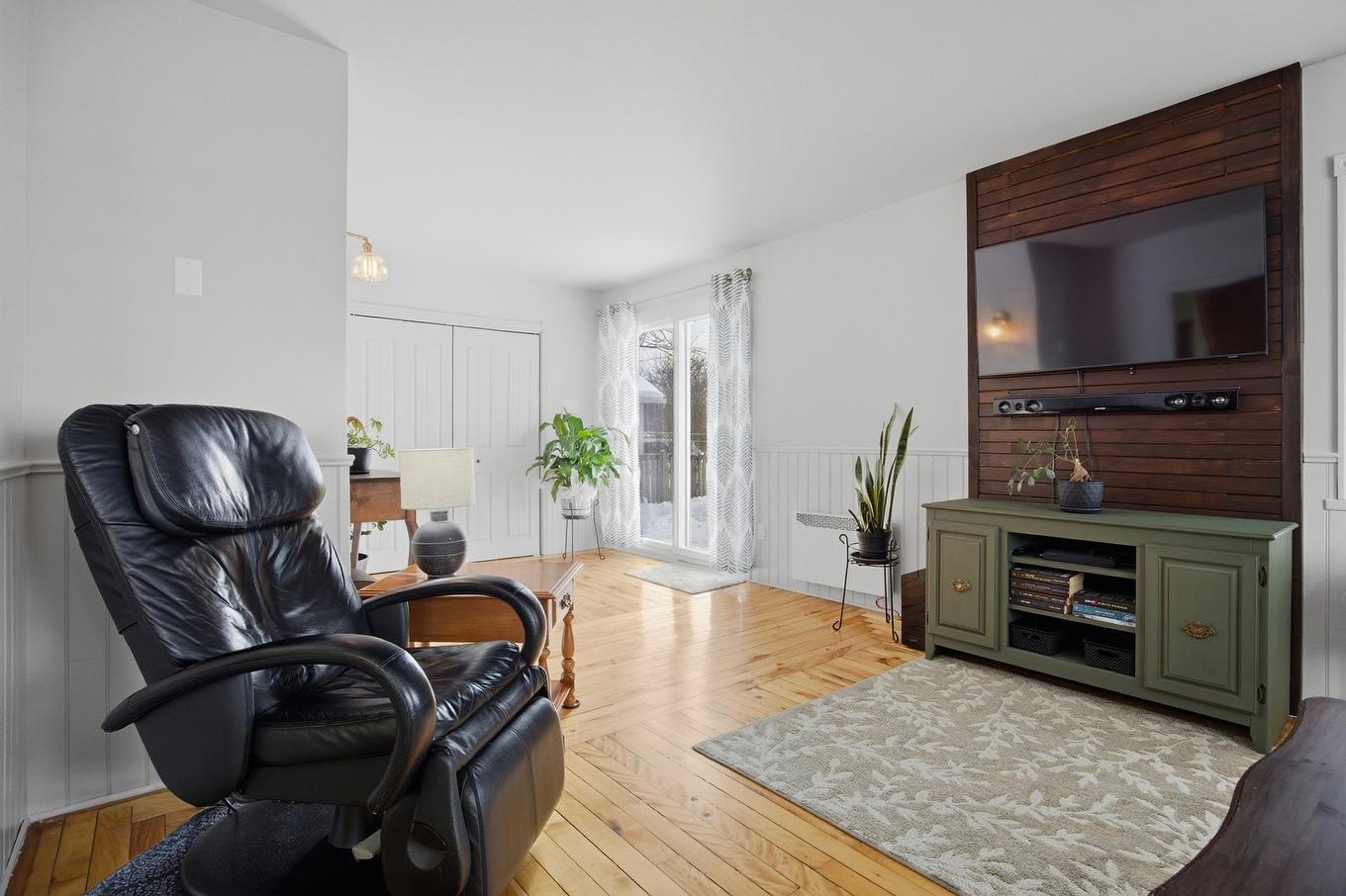 Salon - 3035 Boul. Laurier, Sainte-Marie-Madeleine, QC - Indoor Photo Showing Other Room