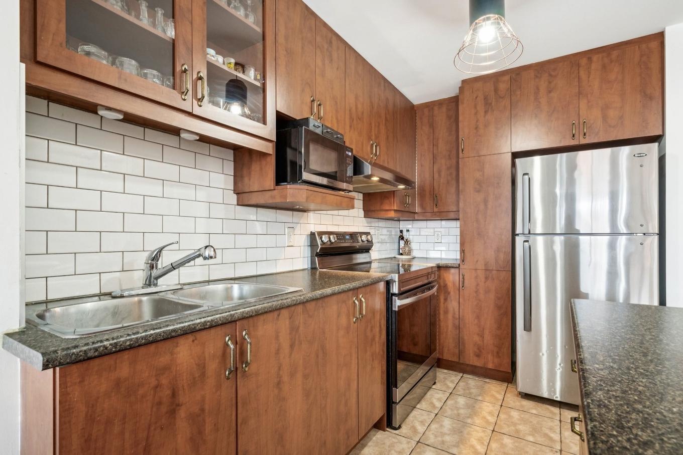 Cuisine - 5-7390 Av. Léonard-De Vinci, Montréal (Villeray/Saint-Michel/Parc-Extension), QC - Indoor Photo Showing Kitchen With Double Sink