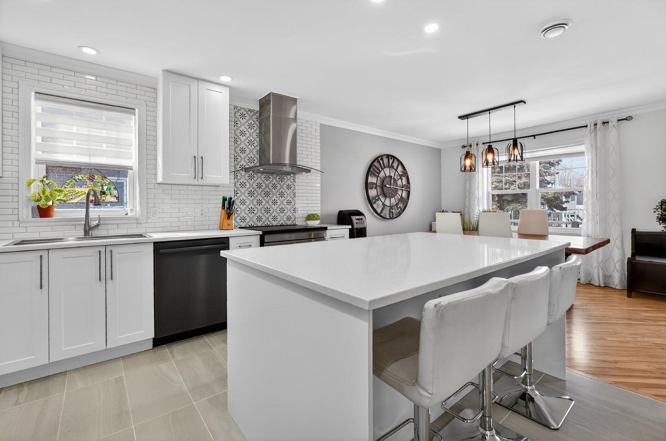 Cuisine - 36 Rue Du Marché, Sainte-Thérèse, QC - Indoor Photo Showing Kitchen With Upgraded Kitchen