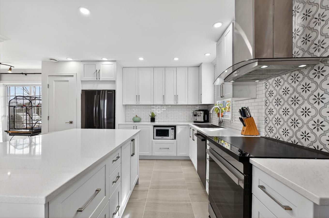 Cuisine - 36 Rue Du Marché, Sainte-Thérèse, QC - Indoor Photo Showing Kitchen With Upgraded Kitchen