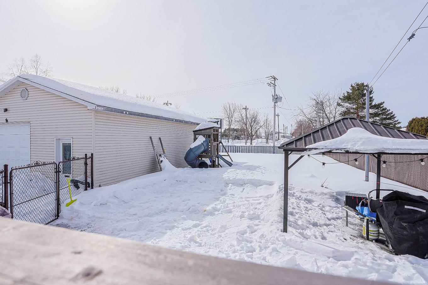 Backyard - 1641 Rue Principale, Saint-Étienne-Des-Grès, QC - Outdoor