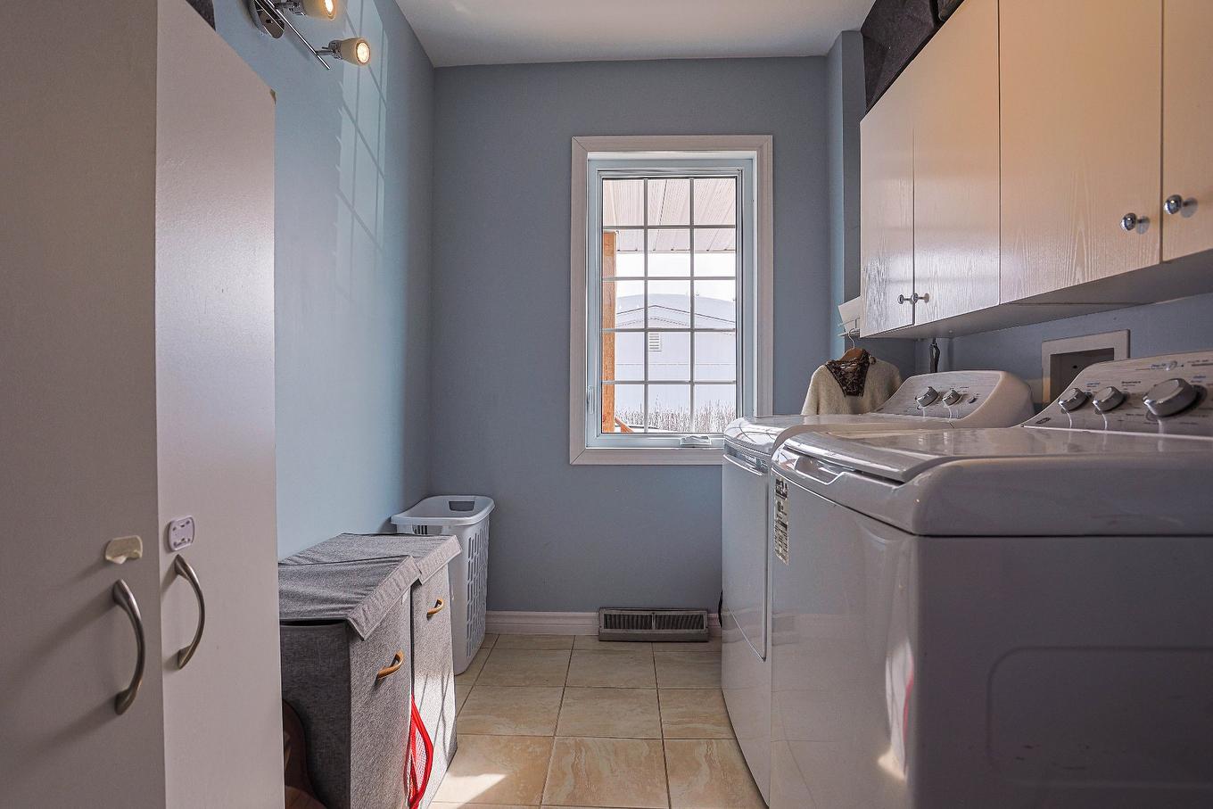 Laundry room - 1641 Rue Principale, Saint-Étienne-Des-Grès, QC - Indoor Photo Showing Laundry Room