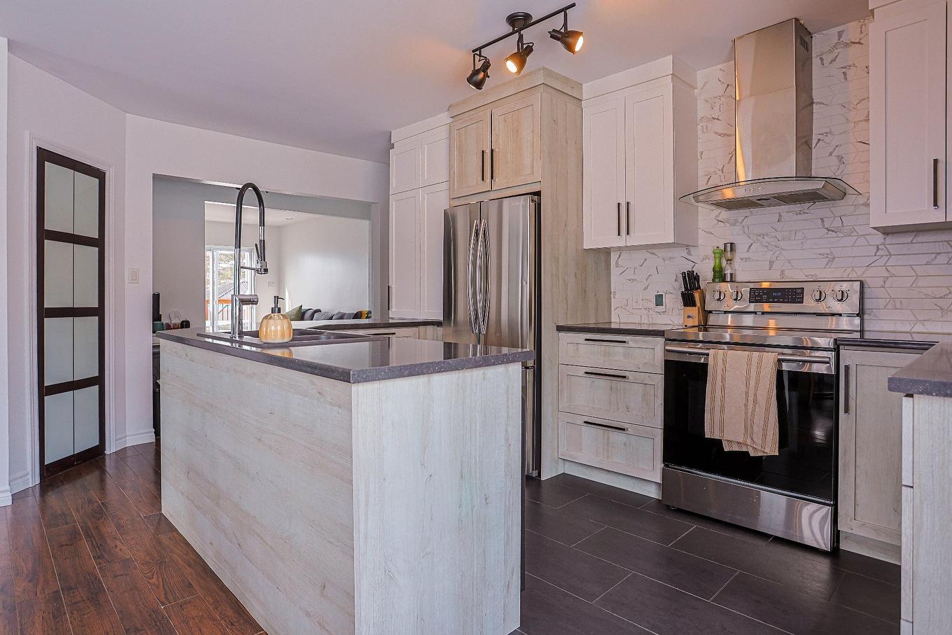 Kitchen - 1641 Rue Principale, Saint-Étienne-Des-Grès, QC - Indoor Photo Showing Kitchen With Upgraded Kitchen