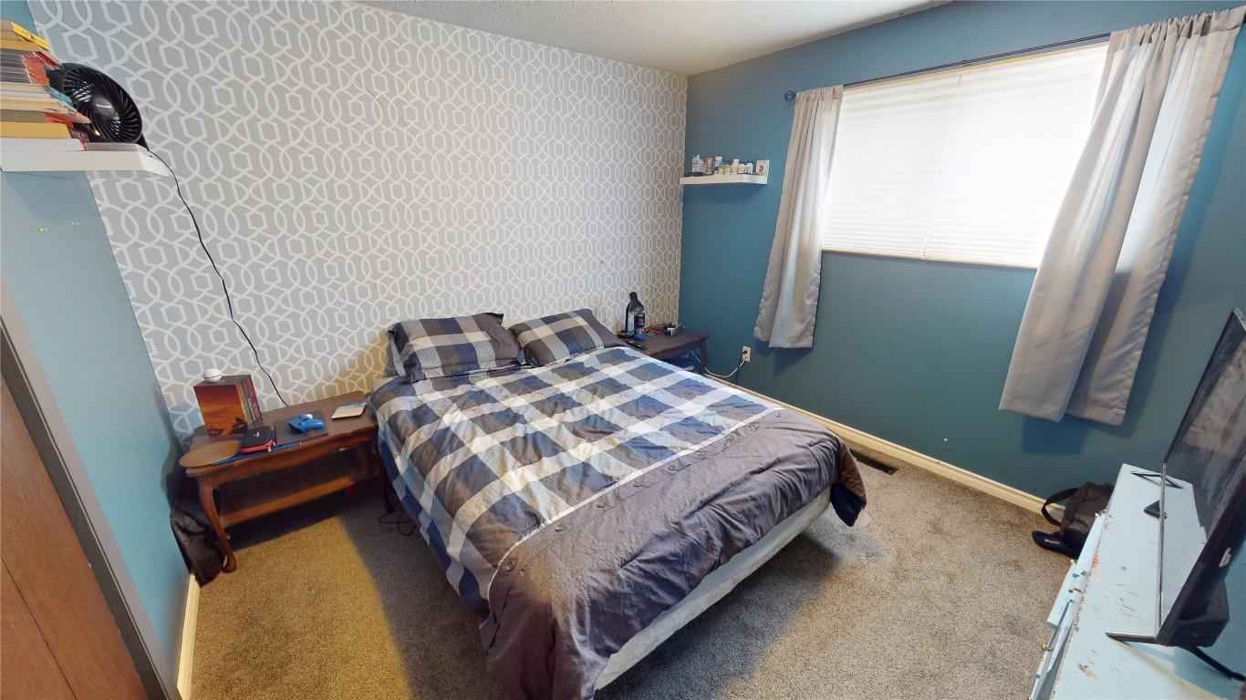 1044 19Th Avenue, Cranbrook, BC - Indoor Photo Showing Bedroom