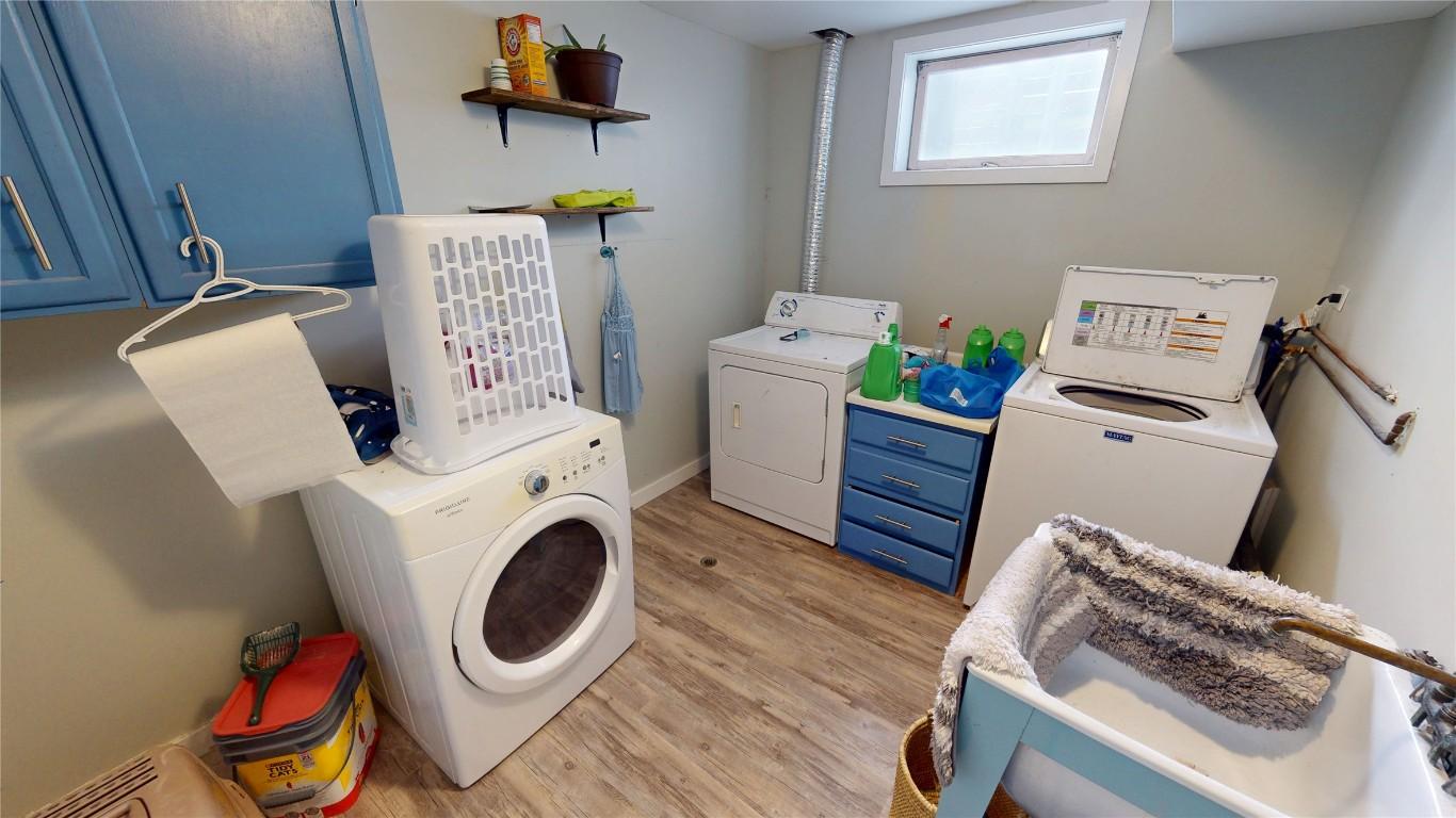 1044 19Th Avenue, Cranbrook, BC - Indoor Photo Showing Laundry Room