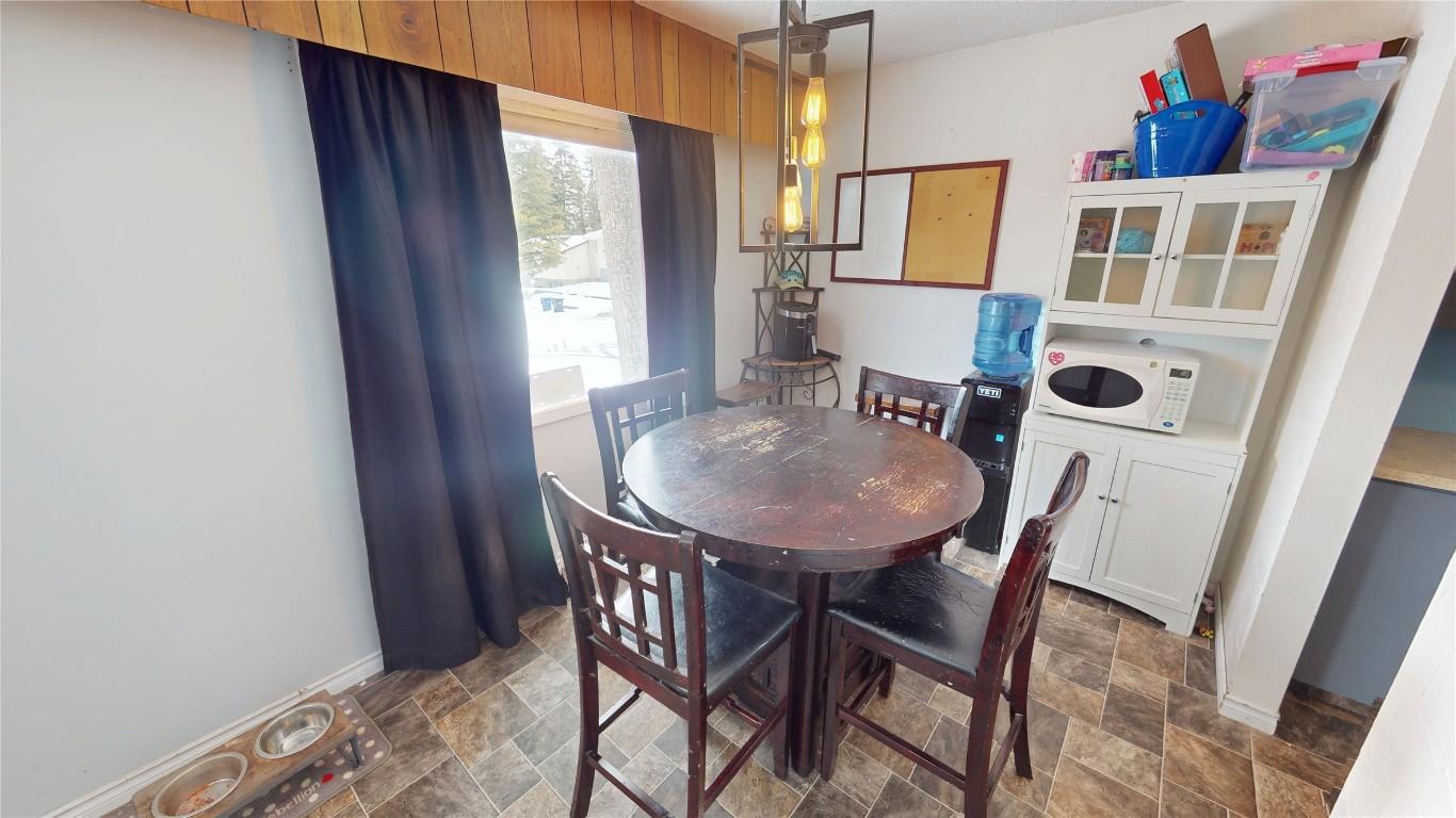 1044 19Th Avenue, Cranbrook, BC - Indoor Photo Showing Dining Room