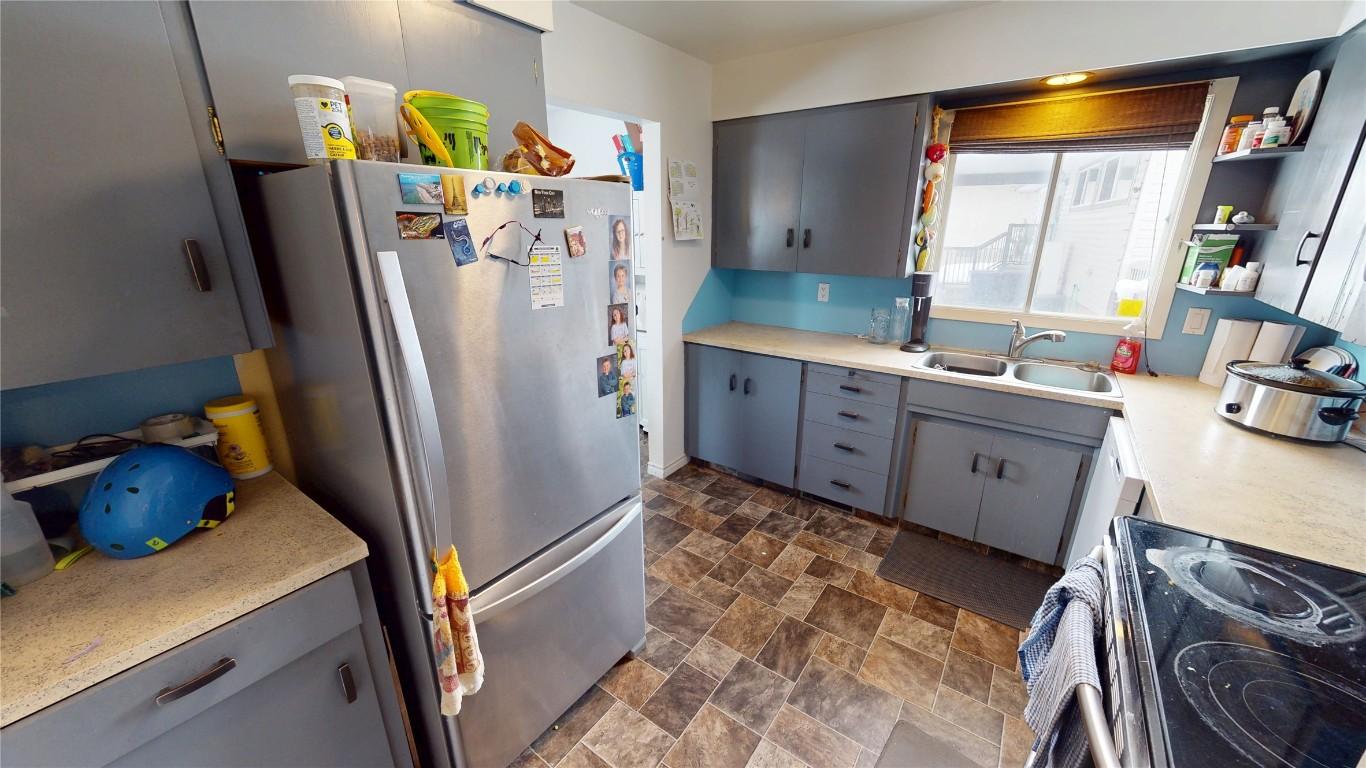 1044 19Th Avenue, Cranbrook, BC - Indoor Photo Showing Laundry Room