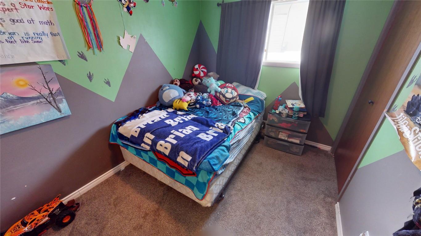 1044 19Th Avenue, Cranbrook, BC - Indoor Photo Showing Bedroom
