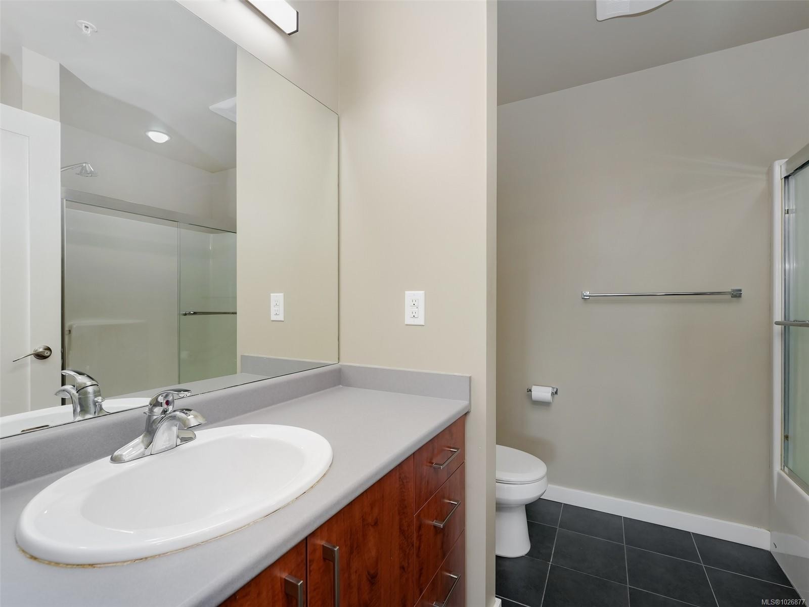 404-611 Brookside Rd, Colwood, BC - Indoor Photo Showing Bathroom