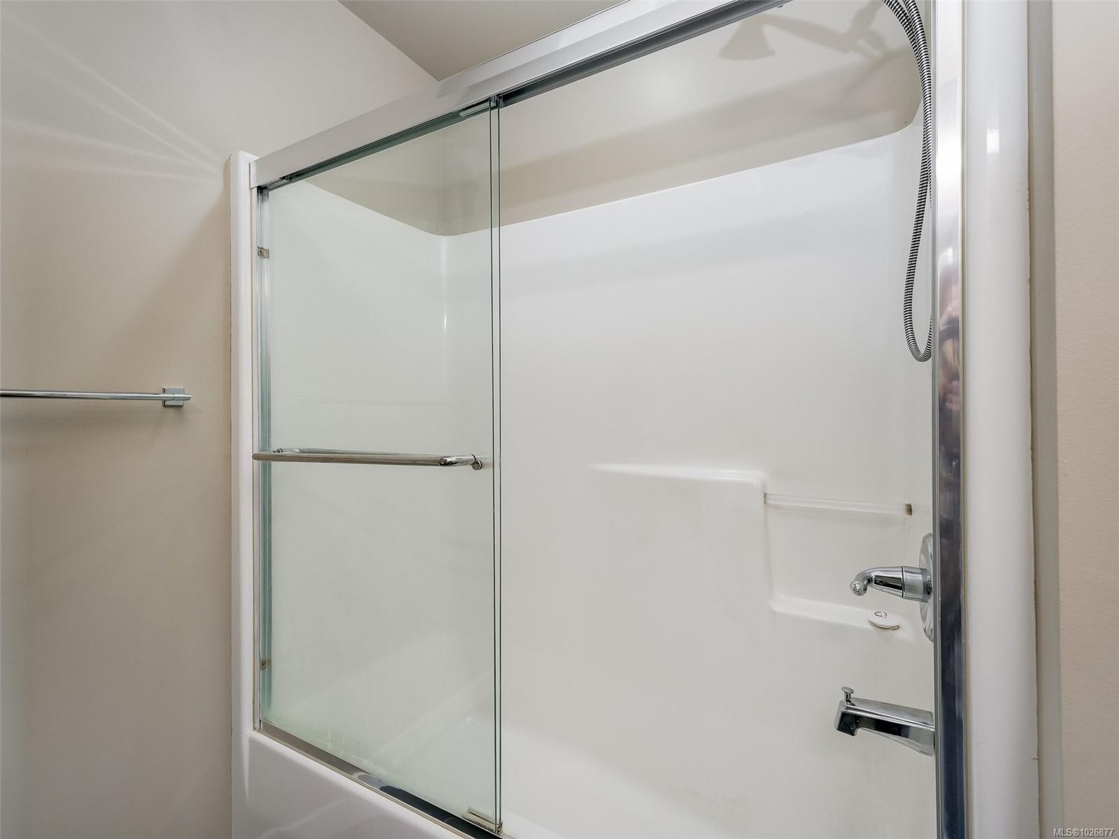 404-611 Brookside Rd, Colwood, BC - Indoor Photo Showing Bathroom