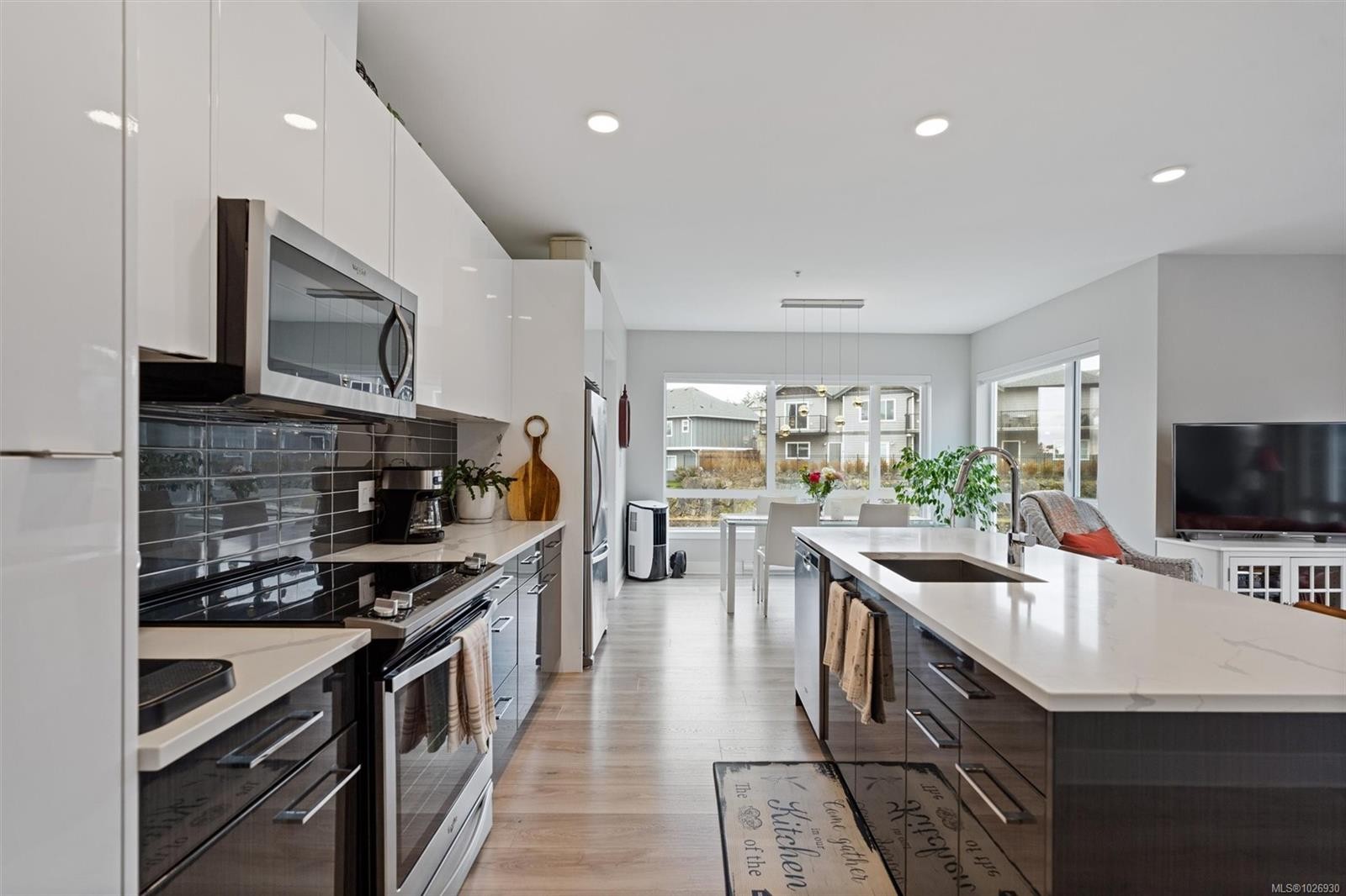 301-1311 Lakepoint Way, Langford, BC - Indoor Photo Showing Kitchen With Stainless Steel Kitchen With Upgraded Kitchen