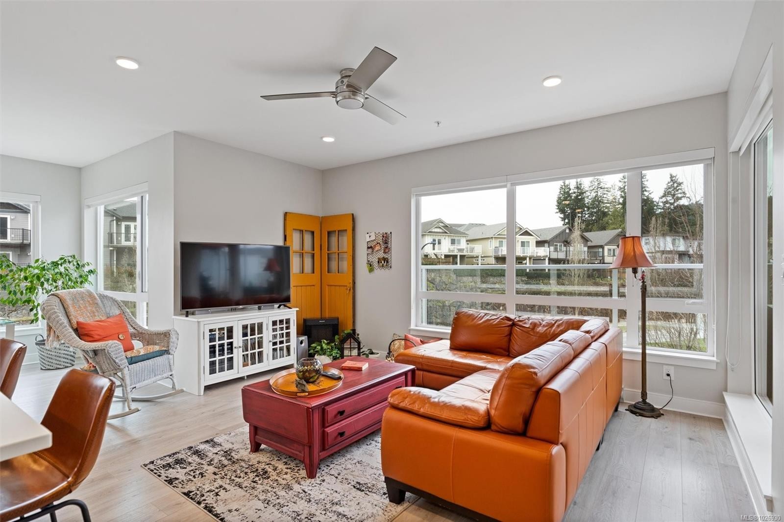 301-1311 Lakepoint Way, Langford, BC - Indoor Photo Showing Living Room