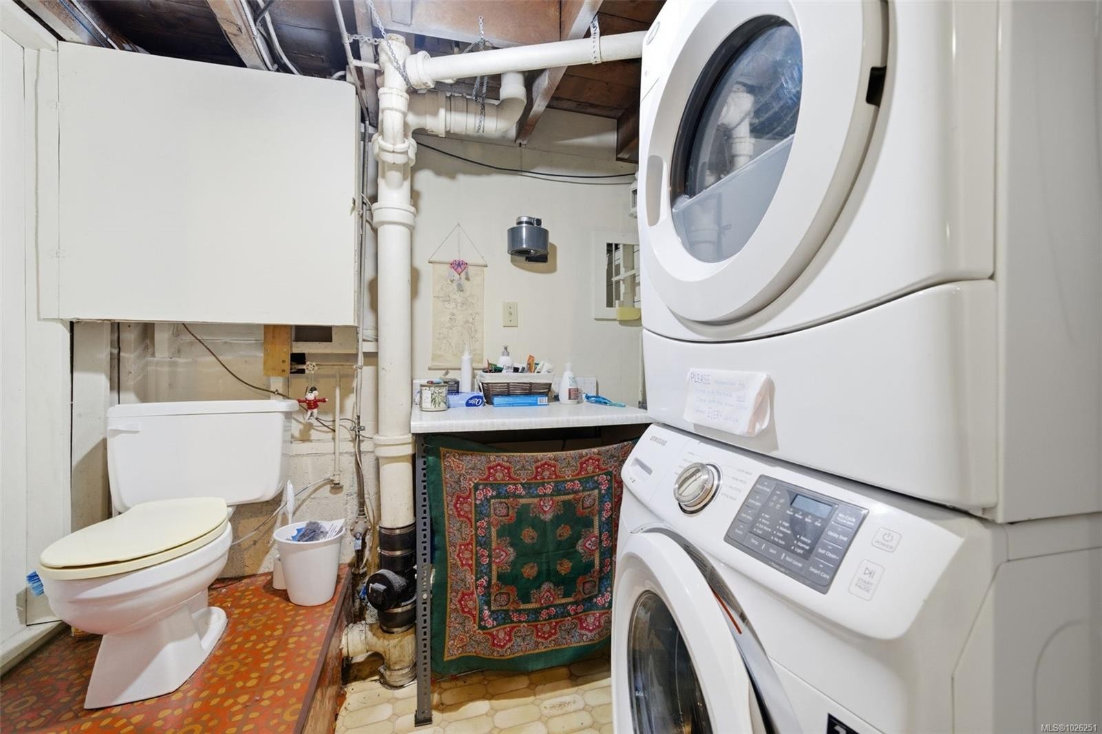 990 Hampshire Rd, Oak Bay, BC