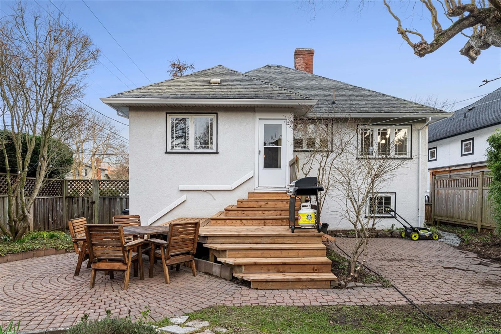 990 Hampshire Rd, Oak Bay, BC