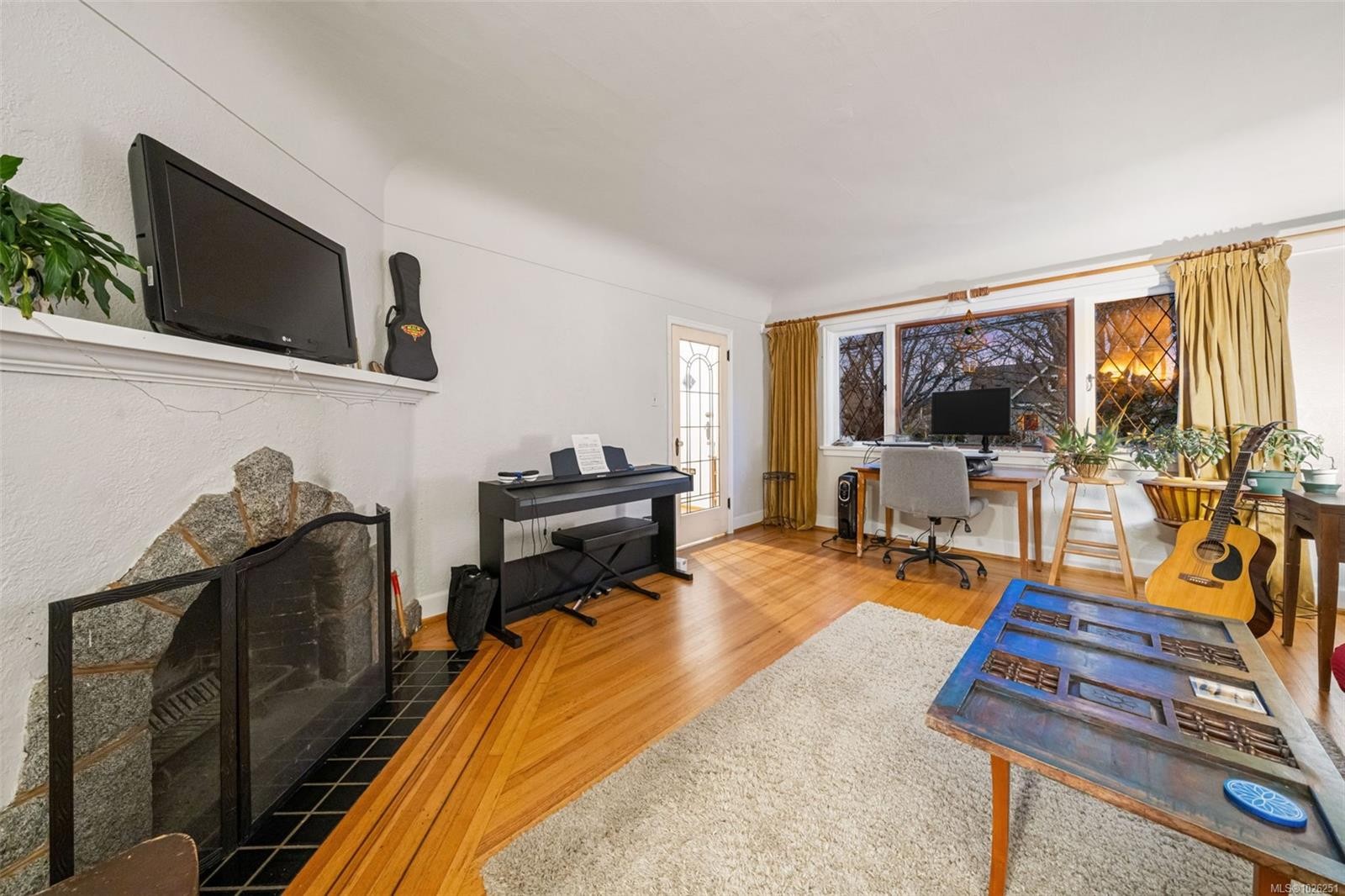 990 Hampshire Rd, Oak Bay, BC