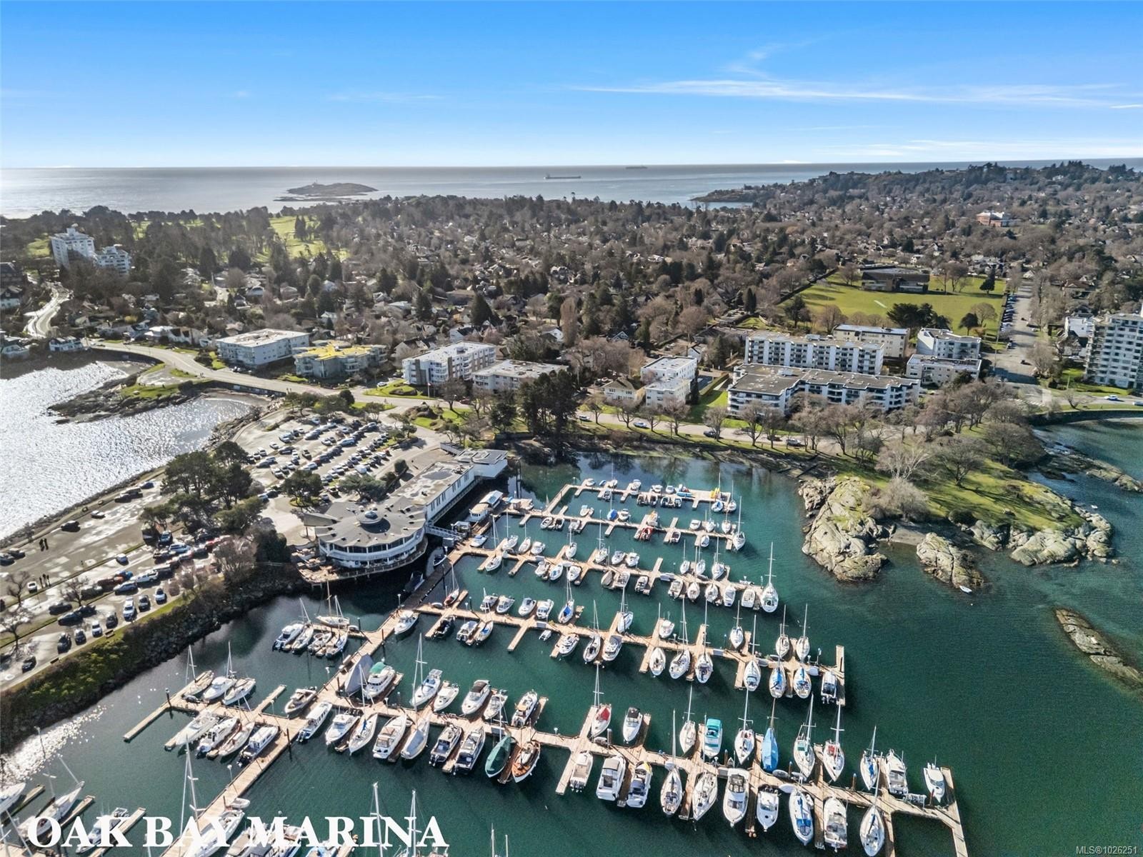 990 Hampshire Rd, Oak Bay, BC