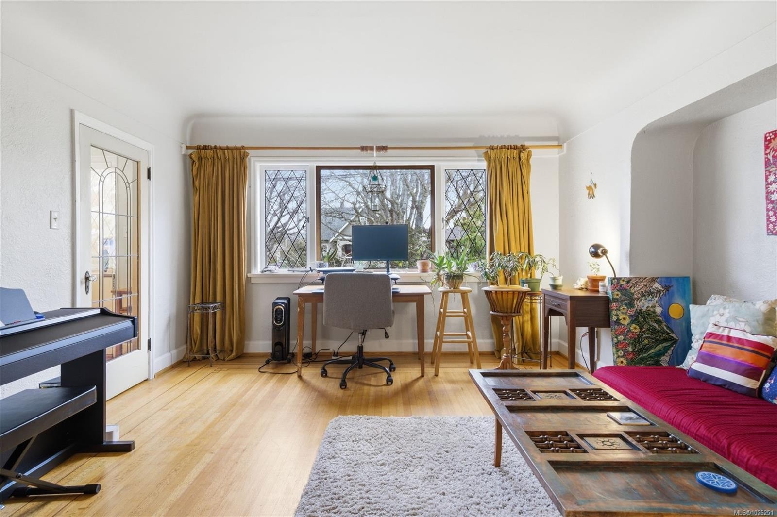 990 Hampshire Rd, Oak Bay, BC