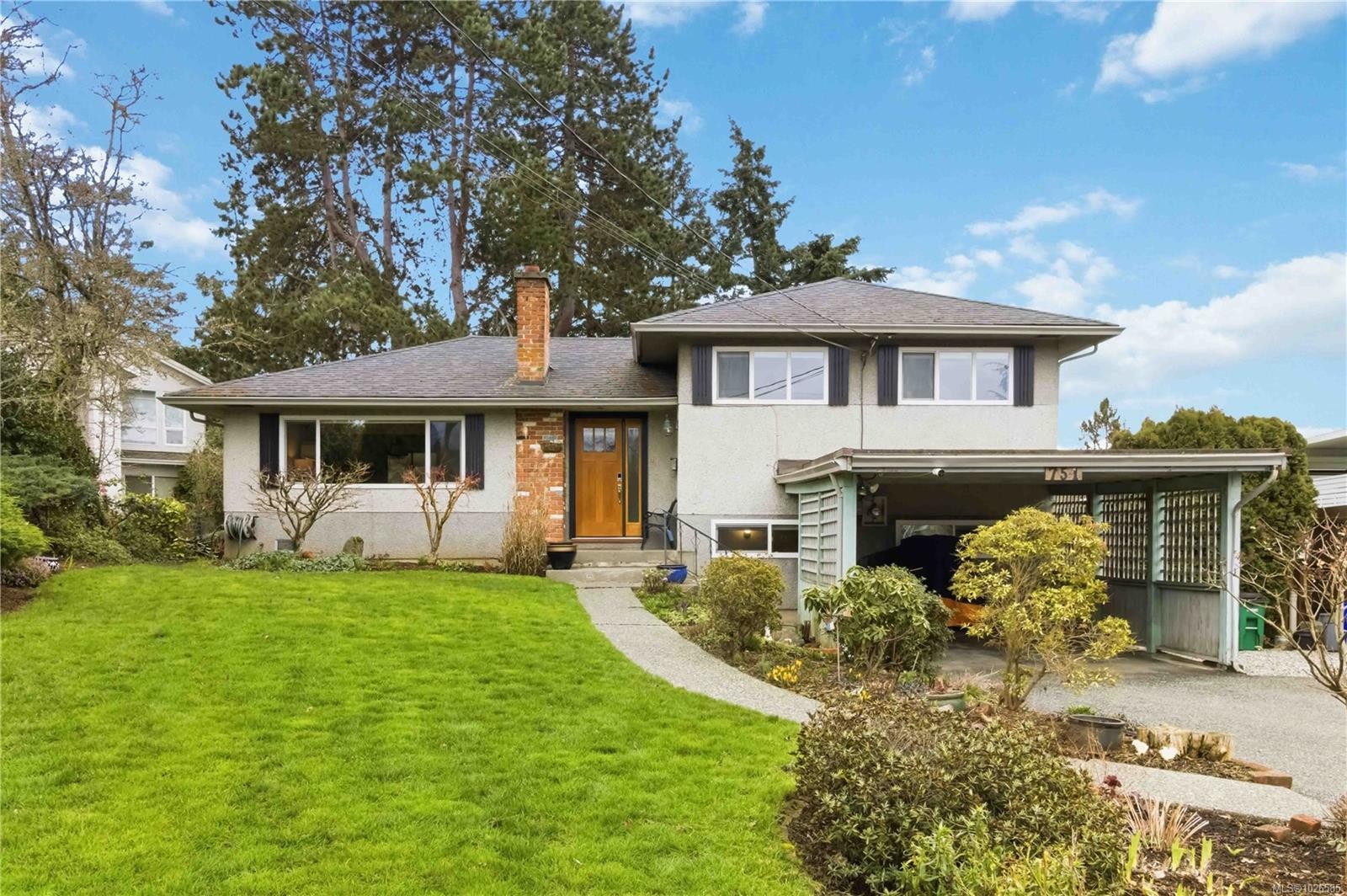 751 Cameo St, Saanich, BC