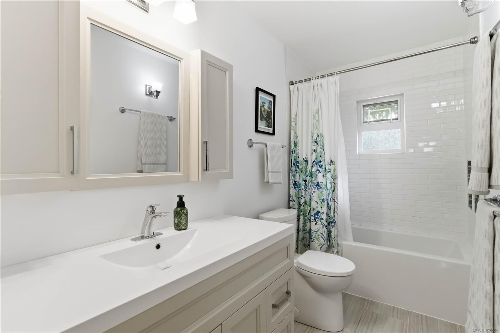 751 Cameo St, Saanich, BC