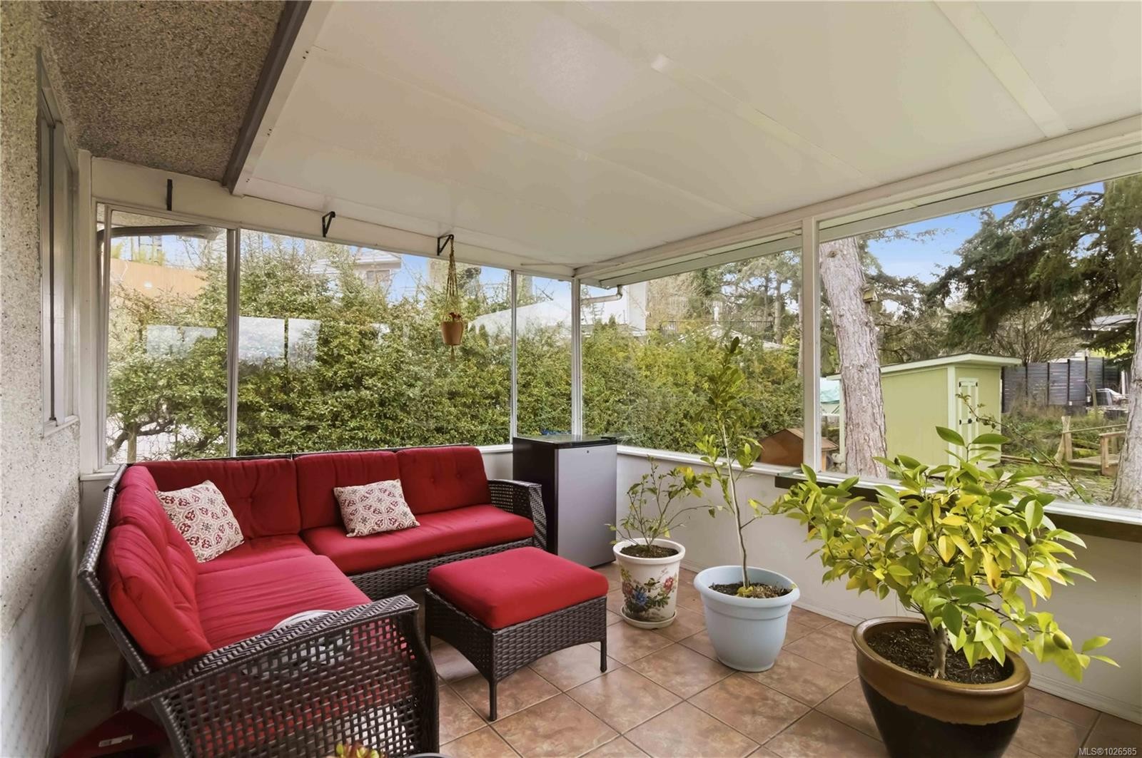 751 Cameo St, Saanich, BC