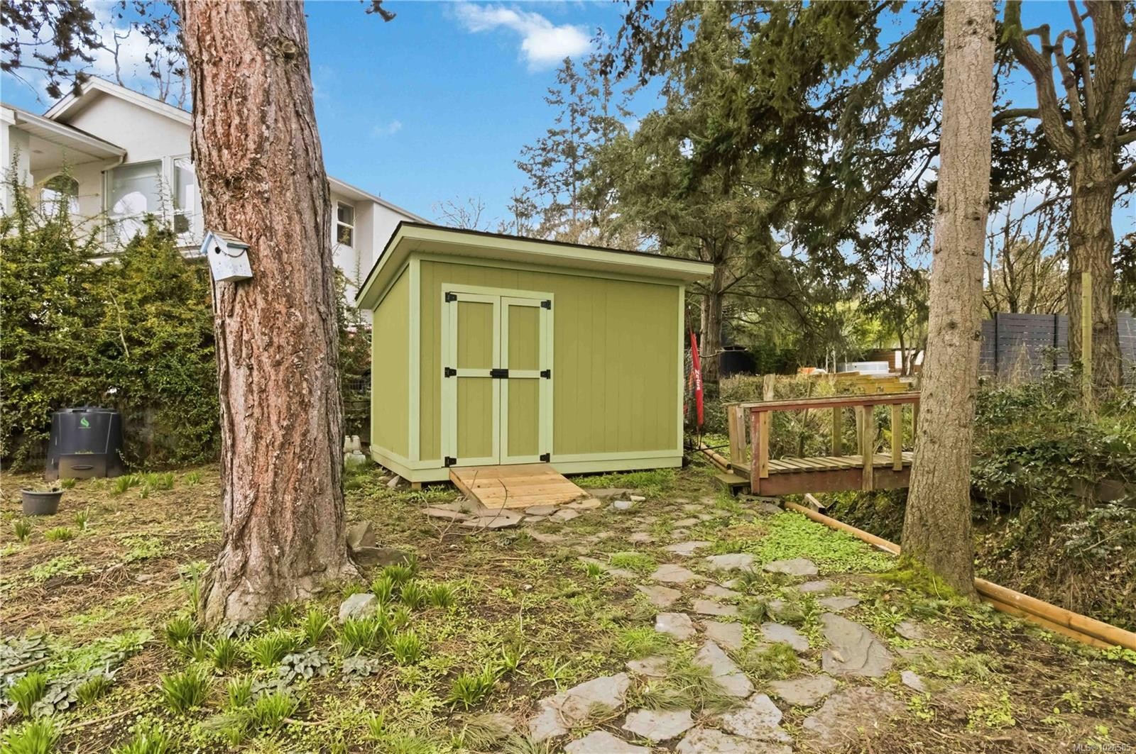 751 Cameo St, Saanich, BC