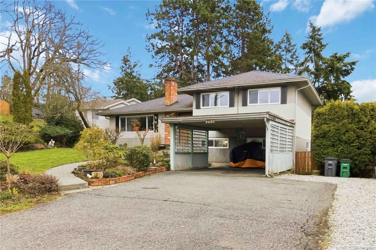 751 Cameo St, Saanich, BC