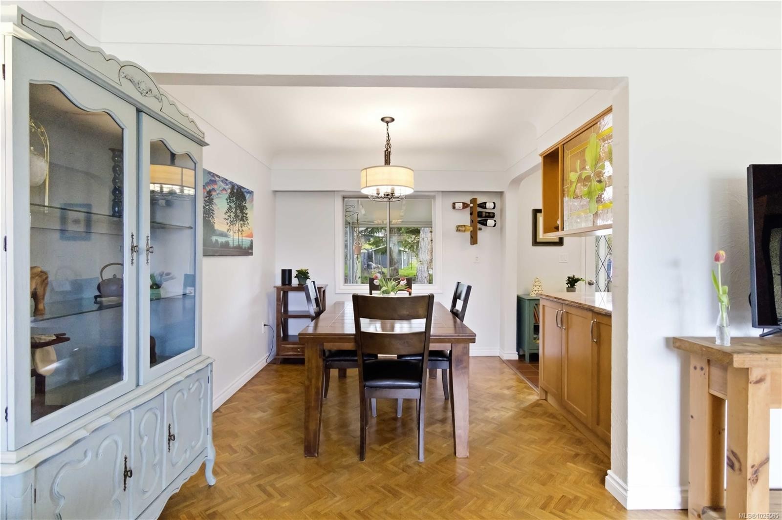 751 Cameo St, Saanich, BC