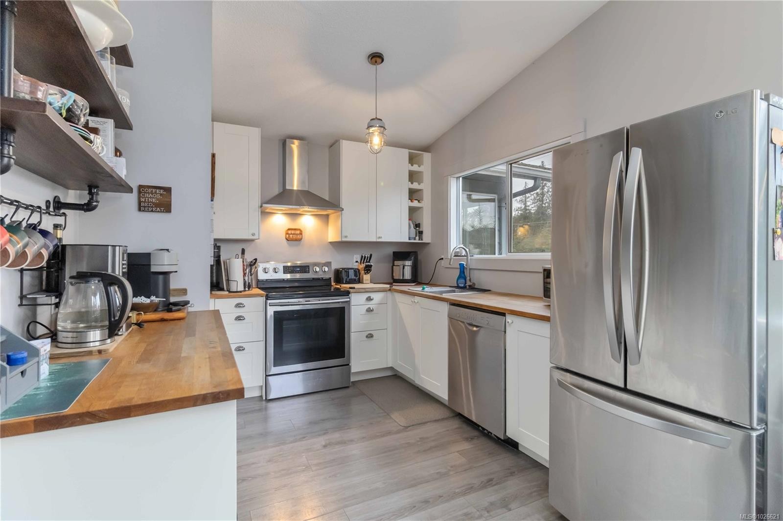 6-6110 Seabroom Rd, Sooke, BC