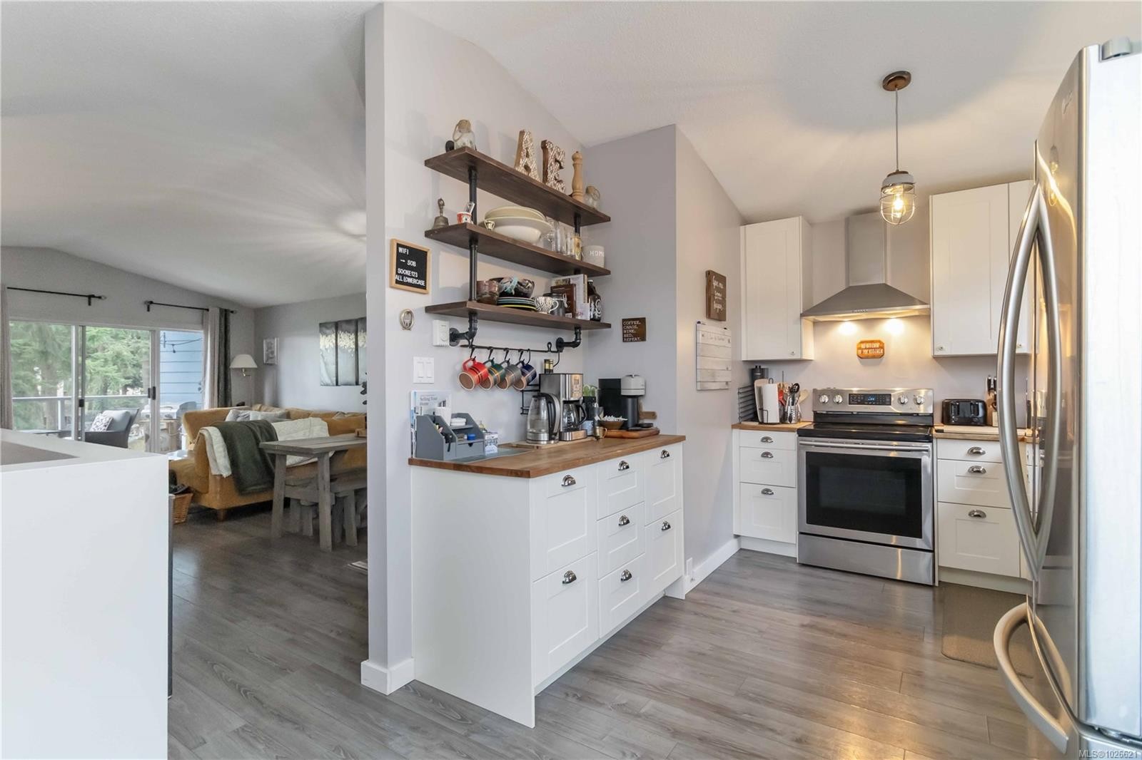 6-6110 Seabroom Rd, Sooke, BC