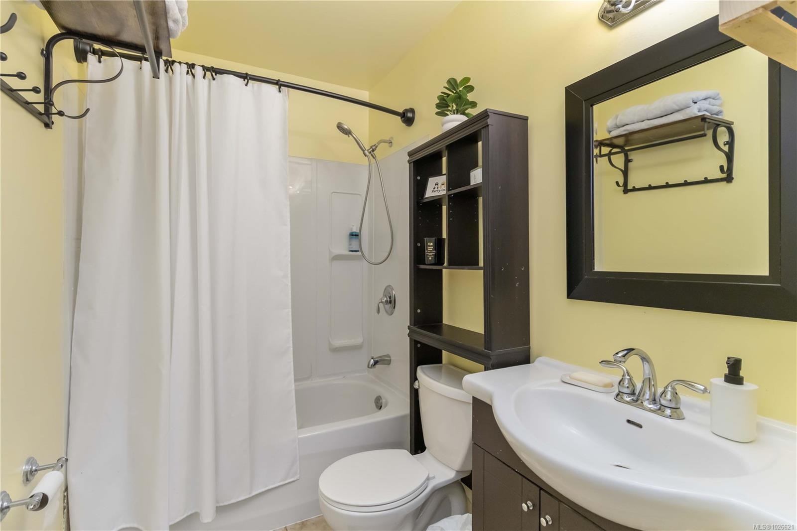 6-6110 Seabroom Rd, Sooke, BC