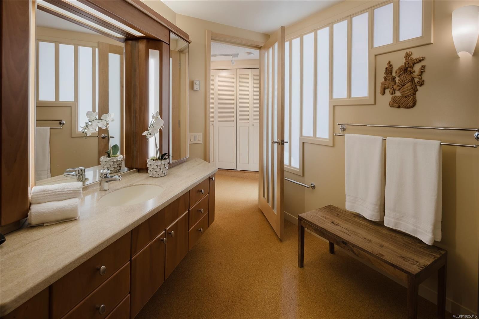 902-670 Dallas Rd, Victoria, BC - Indoor Photo Showing Bathroom