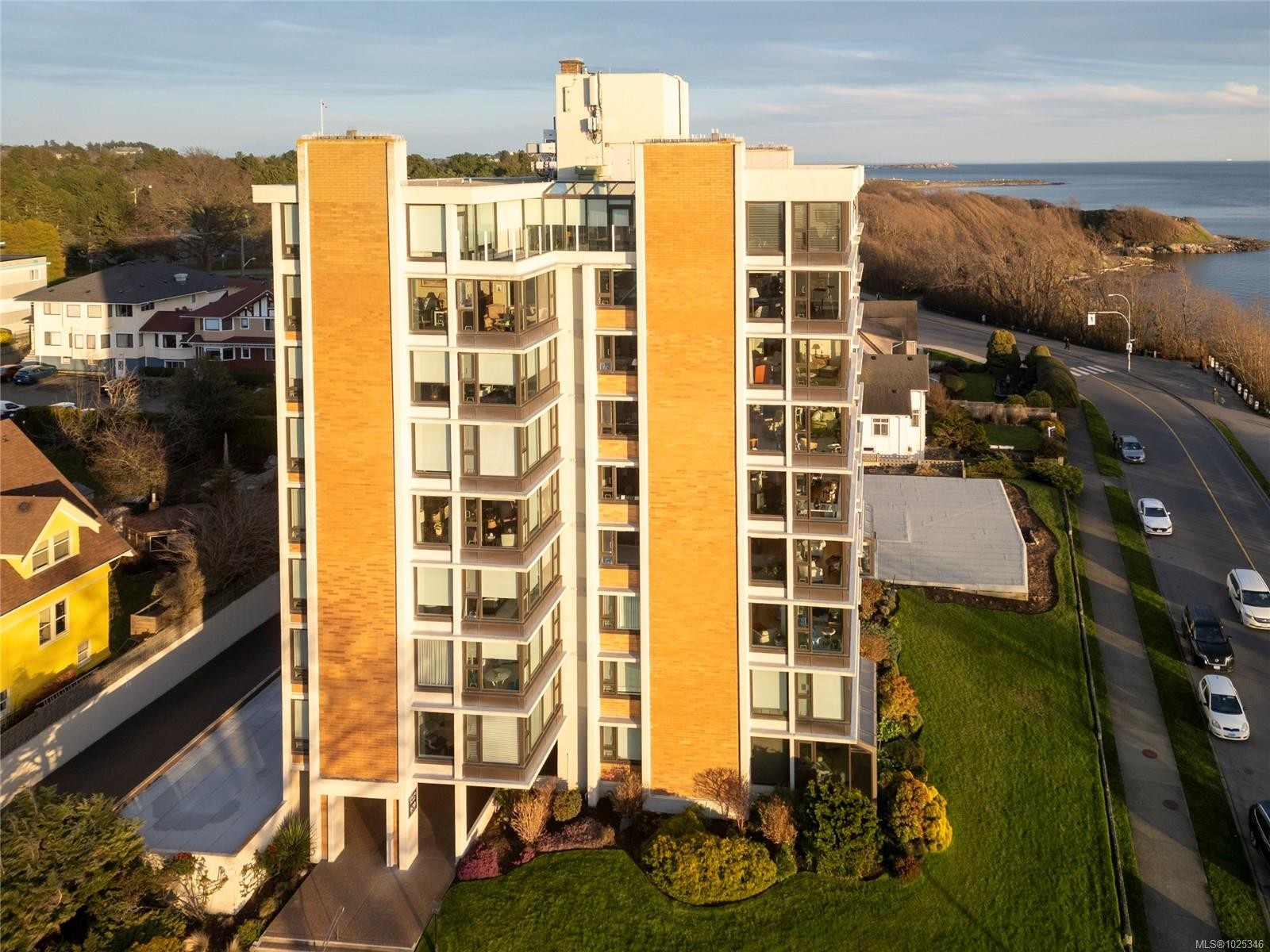 902-670 Dallas Rd, Victoria, BC - Outdoor With View
